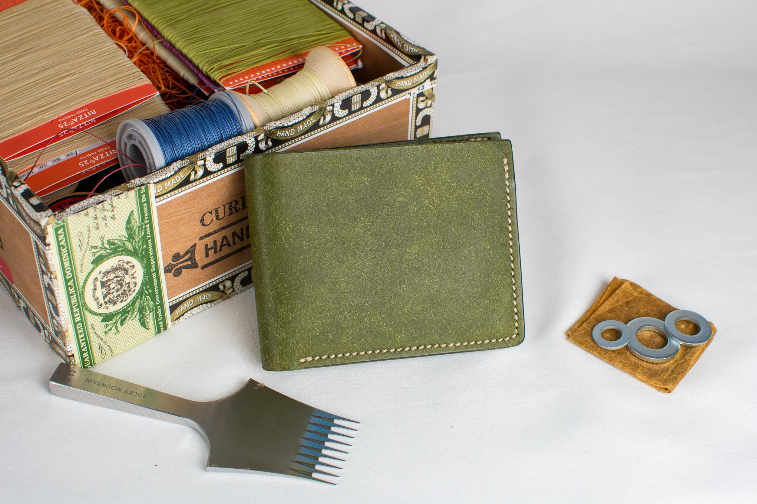 Bifold Wallet - Olive Green - Beige Waxed Thread