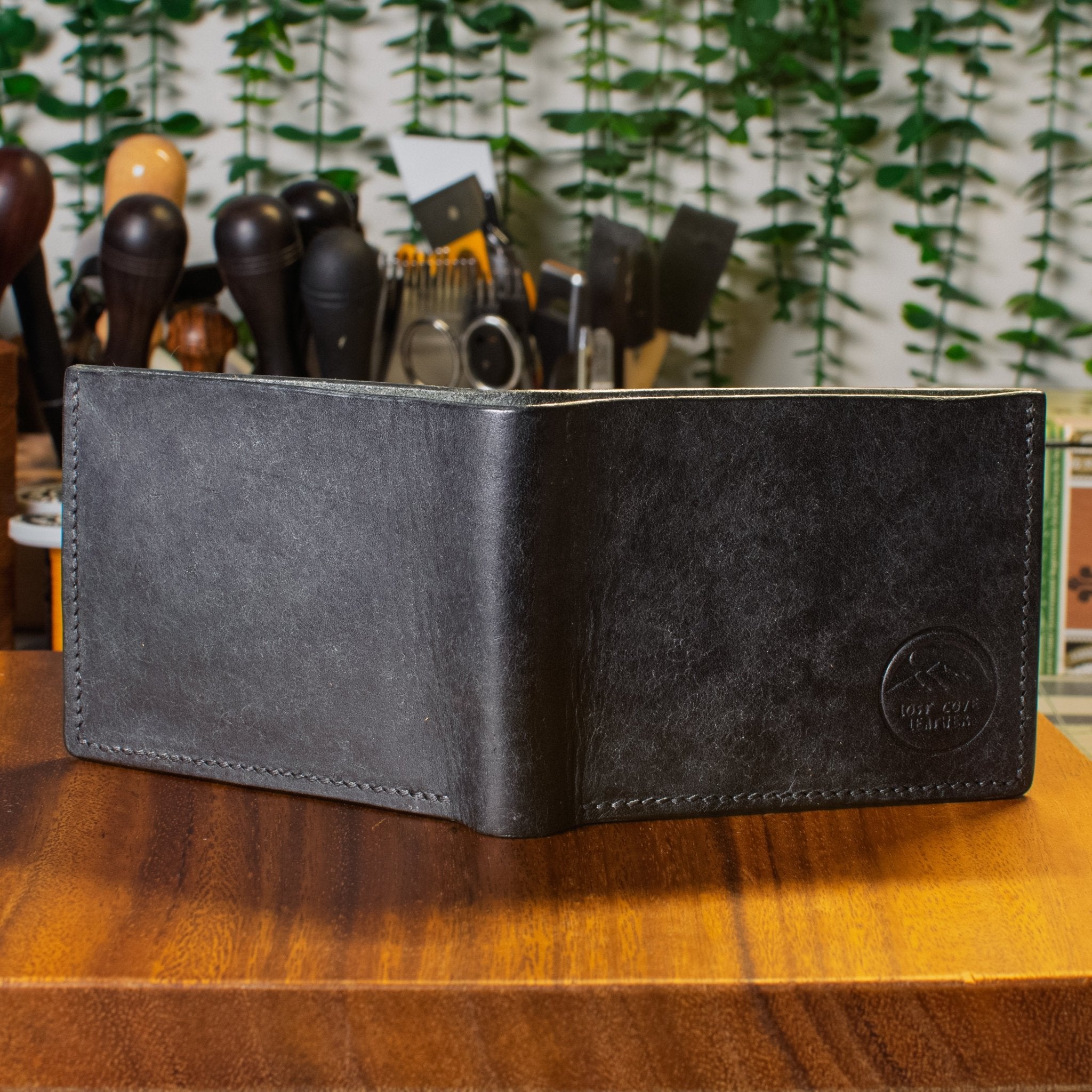 Hickory Bifold | Charcoal Pueblo | Black Thread - Lost Cove Leather